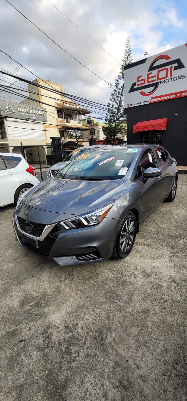 Nissan Versa 2020 - 02